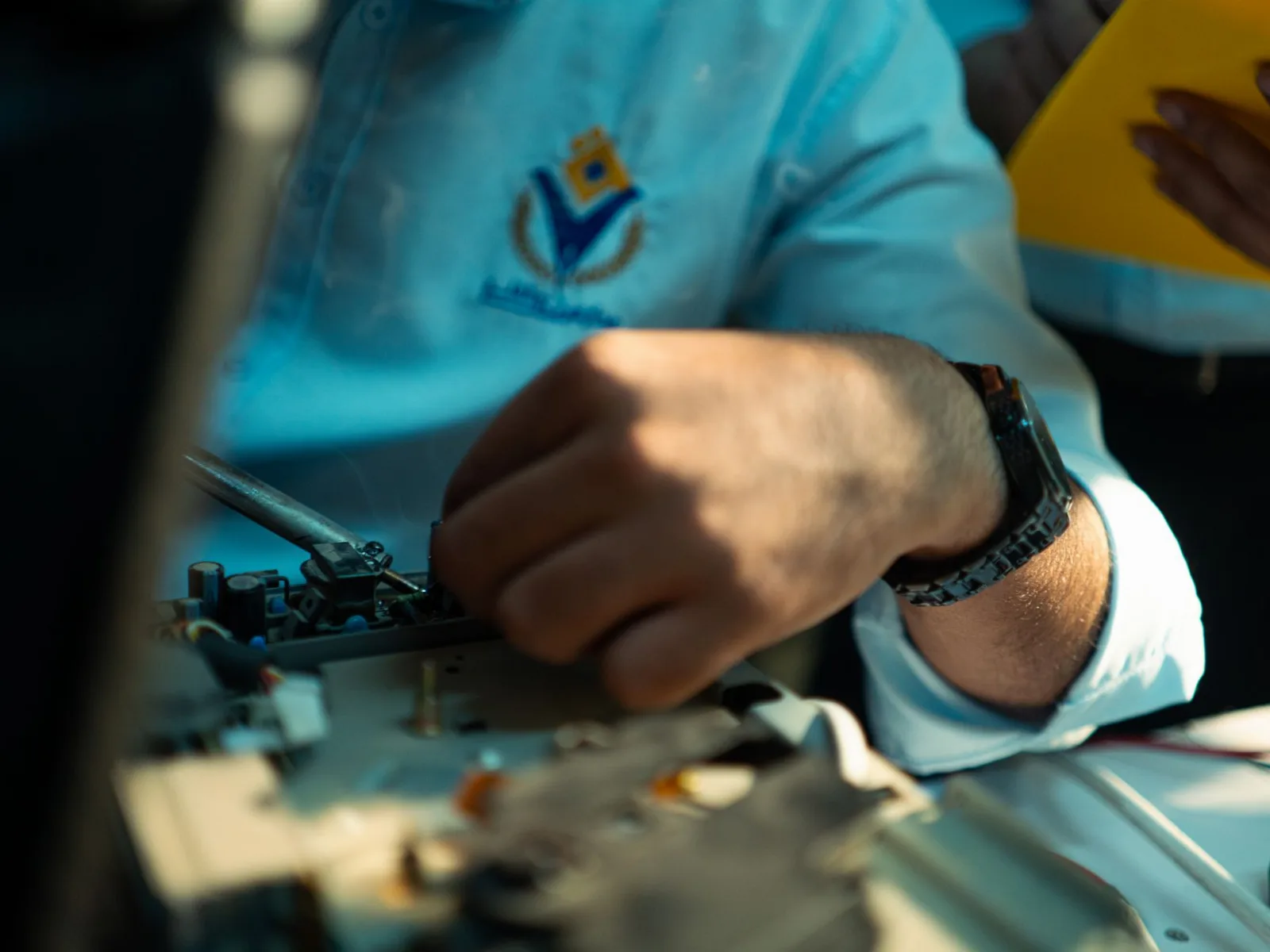 شرح ريموت المكيف السبلت ماندو: الأزرار والعلامات وطريقة البرمجة