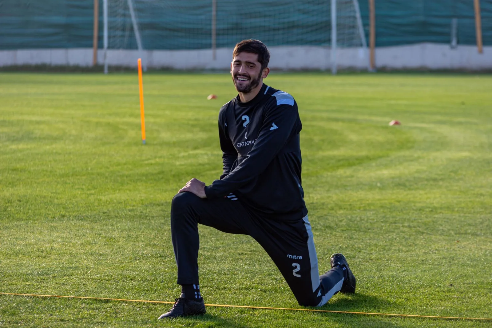 من هو لاعب كرة القدم رياض محرز؟